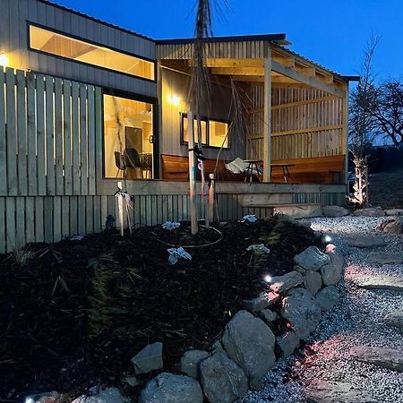 Alpine Chalet - Views, Fire-Pit, Central, Cosy Wanaka Eksteriør billede