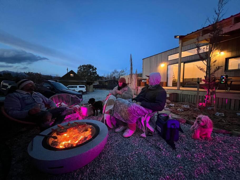 Alpine Chalet - Views, Fire-Pit, Central, Cosy Wanaka Eksteriør billede
