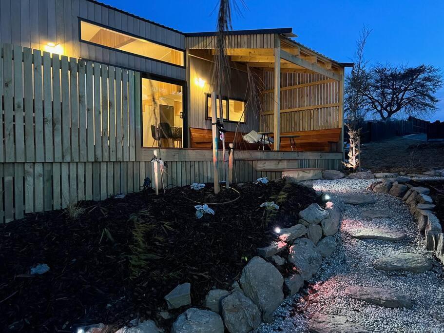 Alpine Chalet - Views, Fire-Pit, Central, Cosy Wanaka Eksteriør billede